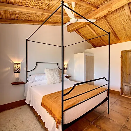 Villa Santu Martine: With Pool *