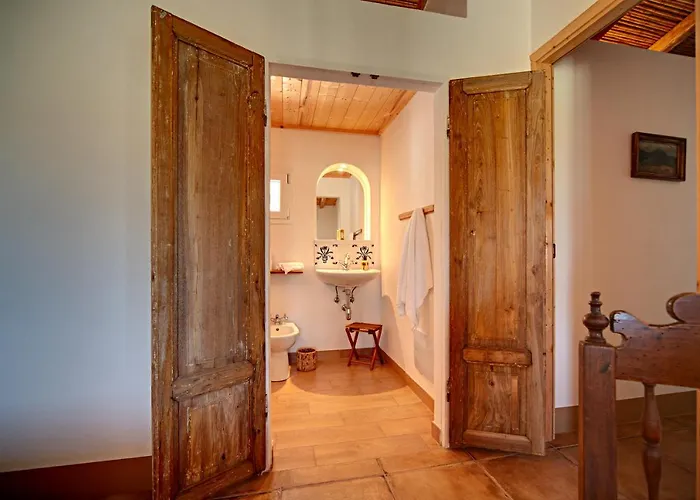 Santu Martine: With Pool Villa Galtellì